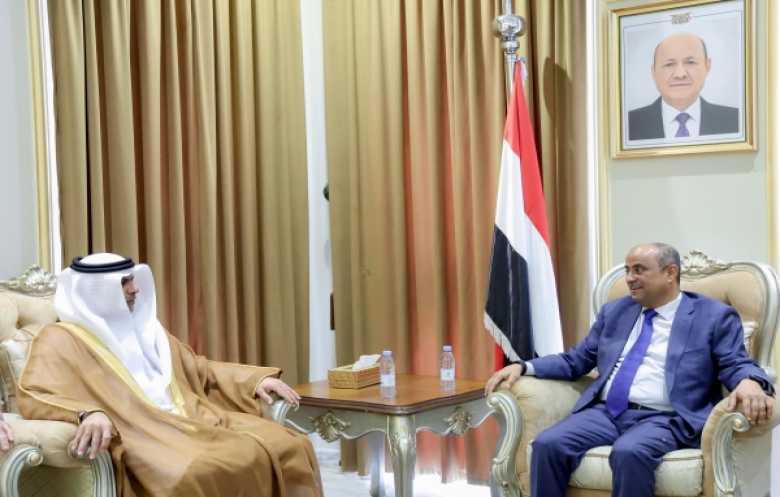 في ظل تردي الخدمات .. بن بريك يتطلع لدور إماراتي لدعم الحكومة اليمنية
