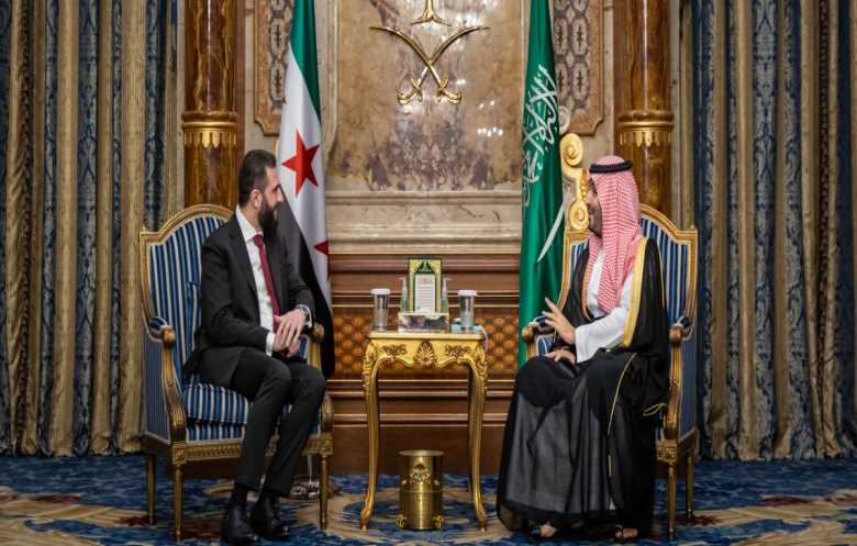 بن سلمان يلتقي الشرع في جدة ويبحثان تطوير العلاقات