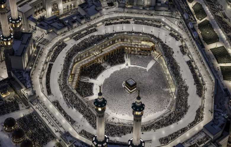 ضيوف الرحمن يؤدون اليوم الركن الأعظم في الحج