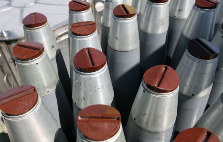 لوموند: حرب سرية للإيقاع بمهندس سوري يعمل بإنتاج الأسلحة الكيميائية