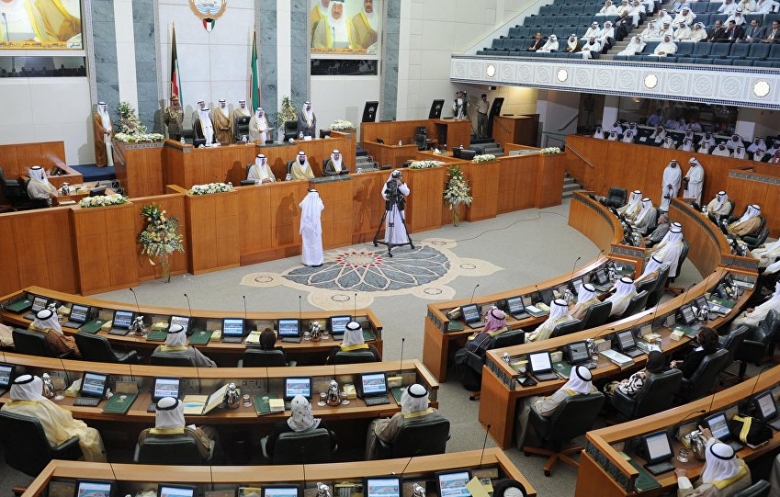 البرلمان الكويتي يرفض قانونا يسمح للقضاء متابعة قرارات "سحب الجنسية"