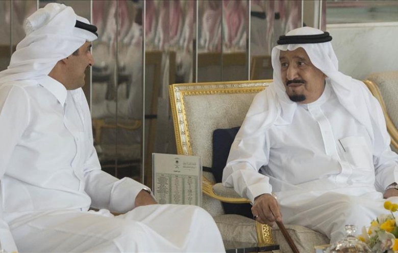 ملك السعودية وأمير قطر يناقشا الملفات الأقليمية بجده
