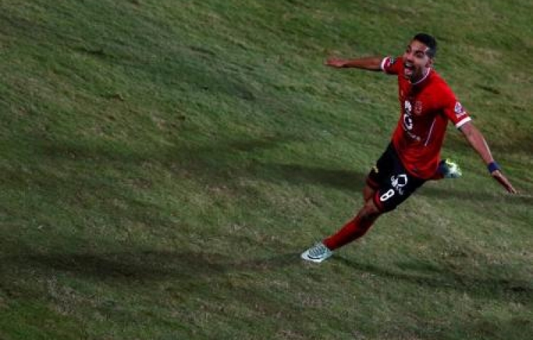 الأهلي يهزم الزمالك 2-صفر ويواصل تفوقه في الدوري المصري