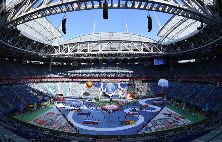 افتتاح بطولة كأس القارات في مدينة بطرسبورغ الروسية