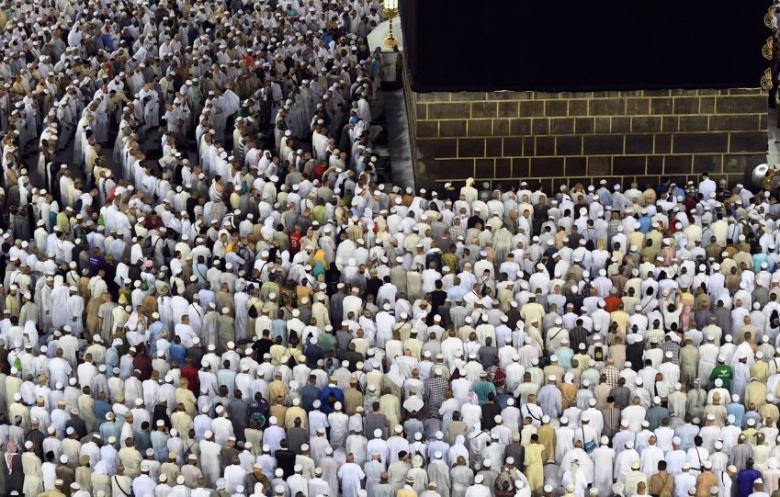 صلاة العيد : الأسد في حماة واردوغان يغمى عليه وهادي وسلمان في مكة والسيسي في الأسكندرية