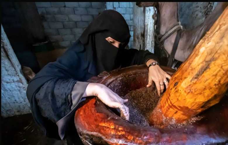 أعباء الحرب تدفع اليمنيات إلى العمل في ظروف معقدة