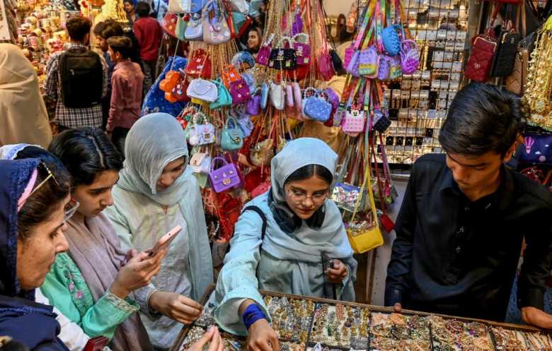 عيد الفطر... سعادة متعددة الثقافات في العالم