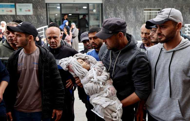 ما فرص التوصل إلى «اتفاق إنساني» في غزة لتفادي تعثر «الهدنة»؟