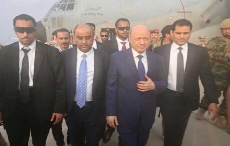 العليمي يصل عدن برفقة رئيس الحكومة تزامنا مع الاحتجاجات وتردي الأوضاع