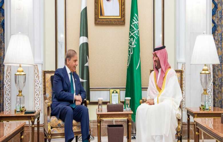 بن سلمان ورئيس وزراء باكستان يبحثان الأوضاع الإقليمية