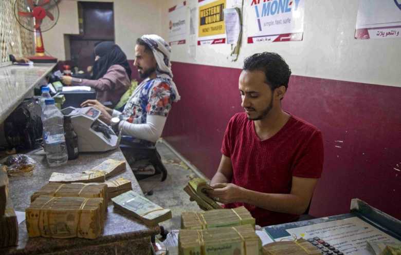 تعاف مفاجئ للريال اليمني عقب أعوام من الانهيار المتلاحق