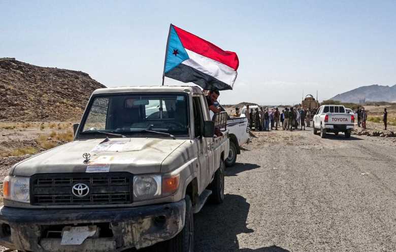 مقتل وجرح جنود بتفجير عبوة واصطدام حافلة عسكرية بمحافظة أبين