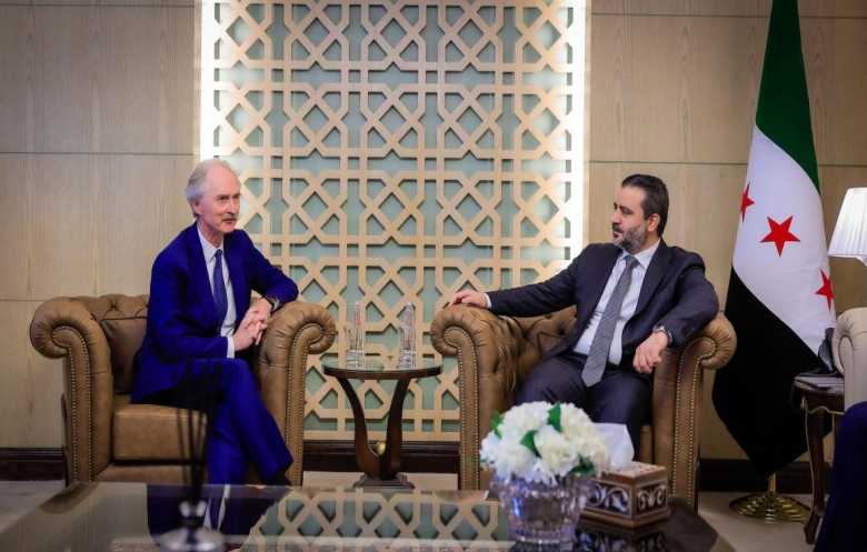 الشيباني يلتقي بيدرسون في دمشق: بحث تطورات المنطقة وملف اللاجئين