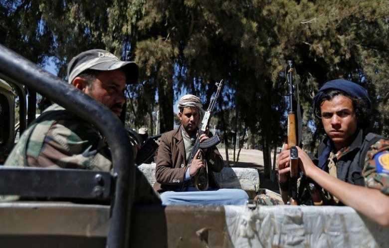 الحوثيون يطاردون المحتفلين بذكرى 26 سبتمبر بدلاً من توفير الطعام للجائعين