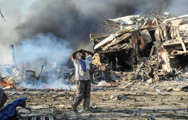 20 قتيلا على الاقل في تفجير شاحنة مفخخة في وسط مقديشو