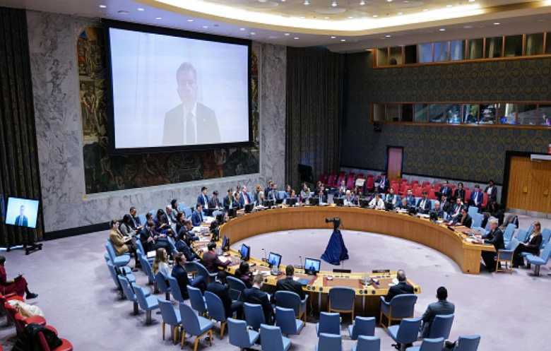 مجلس الأمن يشديد على مراقبة الأسلحة ويدعو لتسوية يمنية سلمية