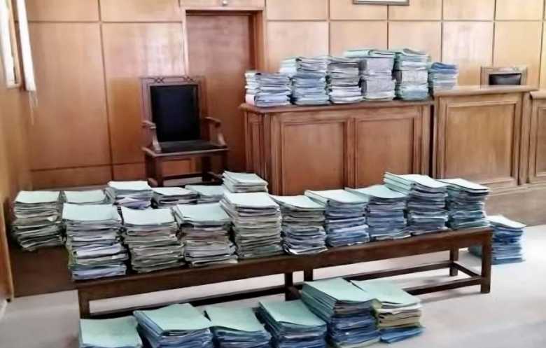 تعطل القضاء التجاري وتراكم قضايا الأسرة بمناطق سيطرة الحوثيين