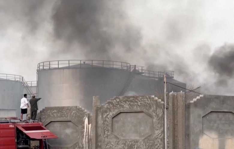 بعد ضرب ميناء المكلا.. ما سيناريوهات المشهد القادم في اليمن؟