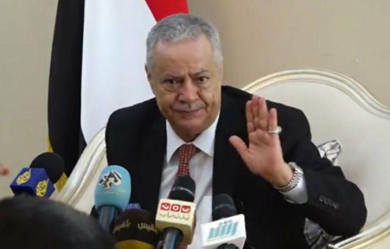 في اليمن …محافظ عدن يستقيل ويحمل بن دغر المسؤولية
