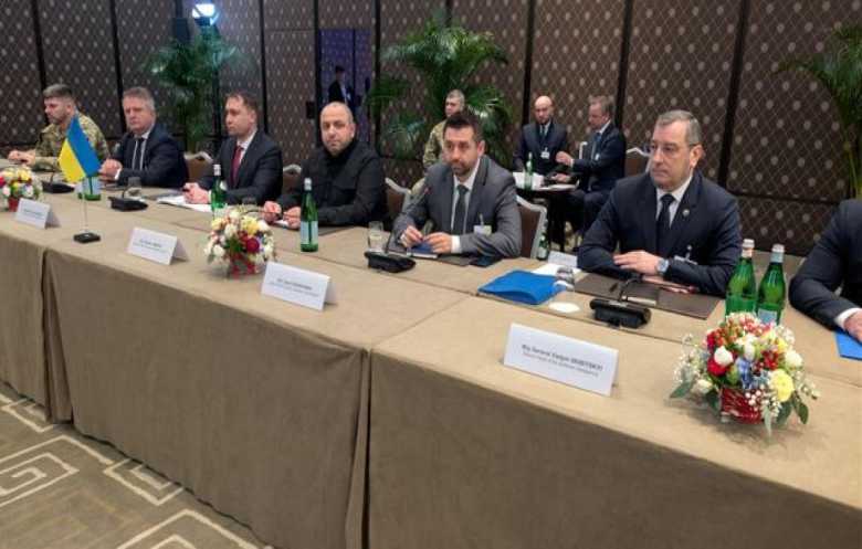 مفاوضات صعبة في جنيف وزيلينسكي يؤكد تباين المواقف من القضايا المركزية