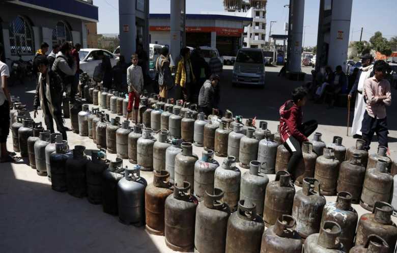 طوابير على أسطوانات الغاز في صنعاء وسط مخاوف من عودة التوتر للبحر الأحمر