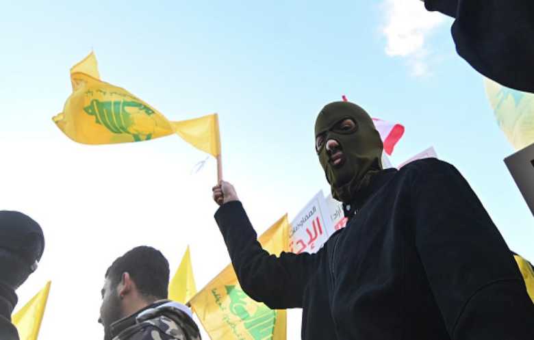 ماذا يعني حظر الحكومة اللبنانية نشاط حزب الله العسكري والأمني؟