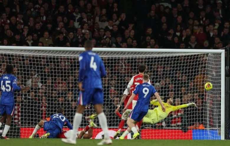 آرسنال يتخطى عقبة تشيلسي معززاً صدارته... ويونايتد يقفز ثالثاً