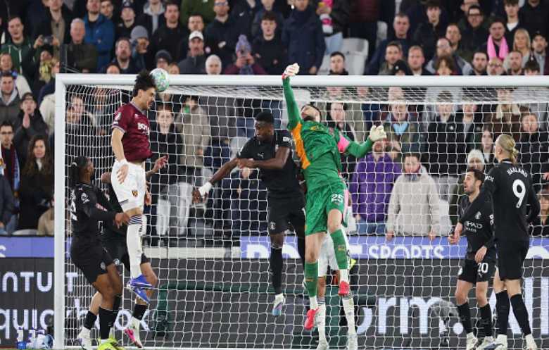 مانشستر سيتي يعاني بسبب دفاع مهزوز.. صفقات قياسية وأرقام ضعيفة