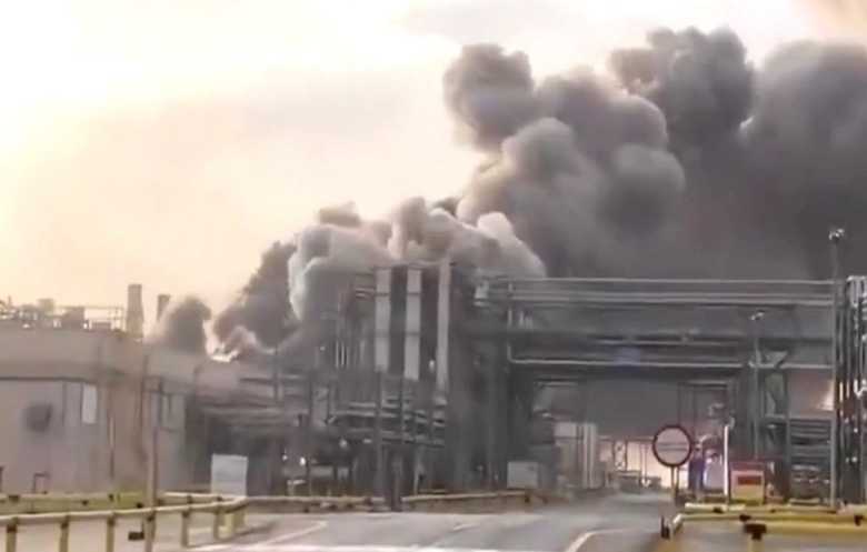 إيران تستهدف منشآت الطاقة وأميركا تدرس إرسال تعزيزات عسكرية