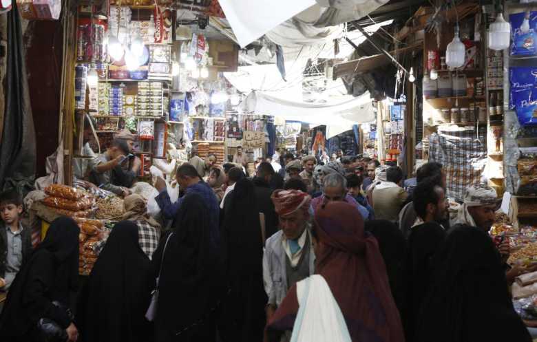 اليمنيون وسط الحرب والعيد: أعنف أزمة سيولة منذ 11 عاماً