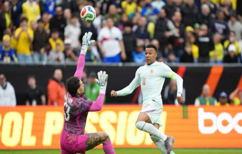 مبابي ينثر سحره أمام فينيسيوس وأنشيلوتي ويقود فرنسا لهزيمة البرازيل