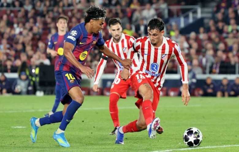 أتلتيكو مدريد يقترب من قبل نهائي دوري أبطال أوروبا بثنائية في معقل برشلونة