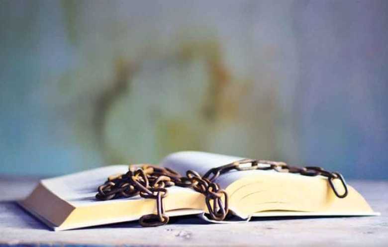 حين تصير الكتابة جريمة: الإبداع في زمن الخوف والكذب