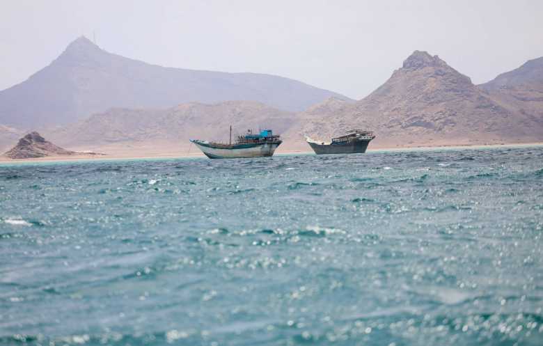 الحكومة اليمنية تدعو  إلى تعزيز التعاون لحماية الممرات والملاحة الدولية