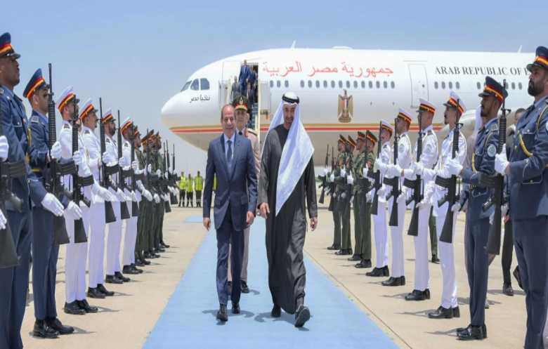 السيسي يلتقي بن زايد في أبو ظبي: دعم مصري لأمن الإمارات واستقرارها