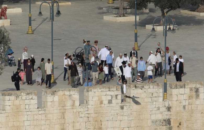 مستوطنون يقتحمون المسجد الأقصى عشية ذكرى احتلال القدس