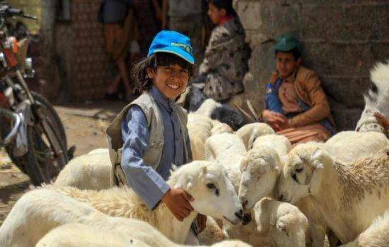 أزمات المعيشة تسلب القرى اليمنية فرحتها بالعيد 