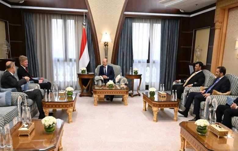 غروندبرغ يبحث مع العليمي والمحرّمي إحياء مسار السلام في اليمن