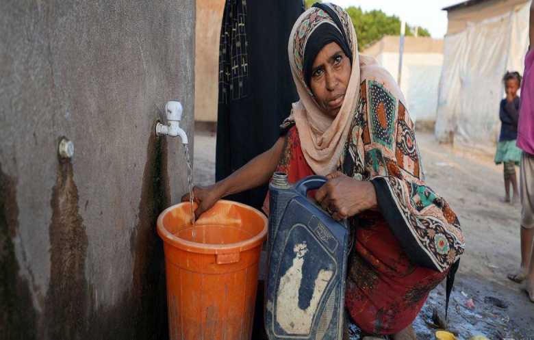 في غياب الإغاثة واستهتار الحوثيين... الموت جوعاً للنازحين اليمنيين