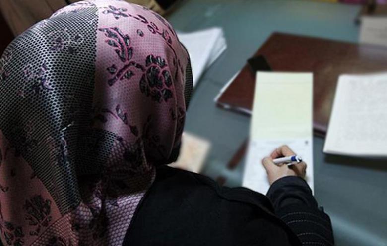 كندا.. فتاة مسلمة تتعرض لمحاولة تمزيق حجابها