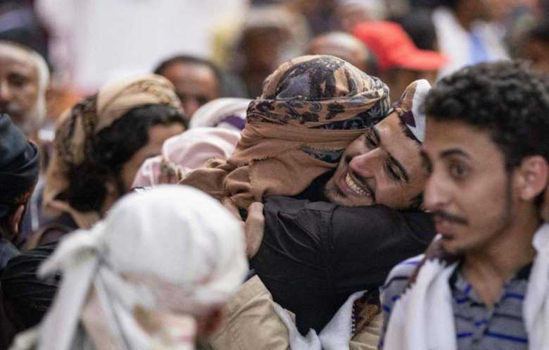 المبعوث الأممي يتمسك بصفقة الأسرى رغم تباينات الفرقاء