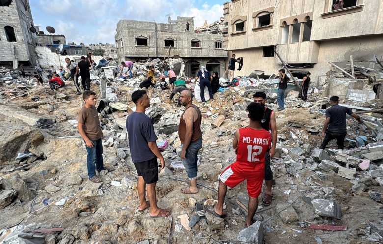 ليلة قاسية في غزة... إسرائيل تدمر مباني وتتسبب في موجة نزوح