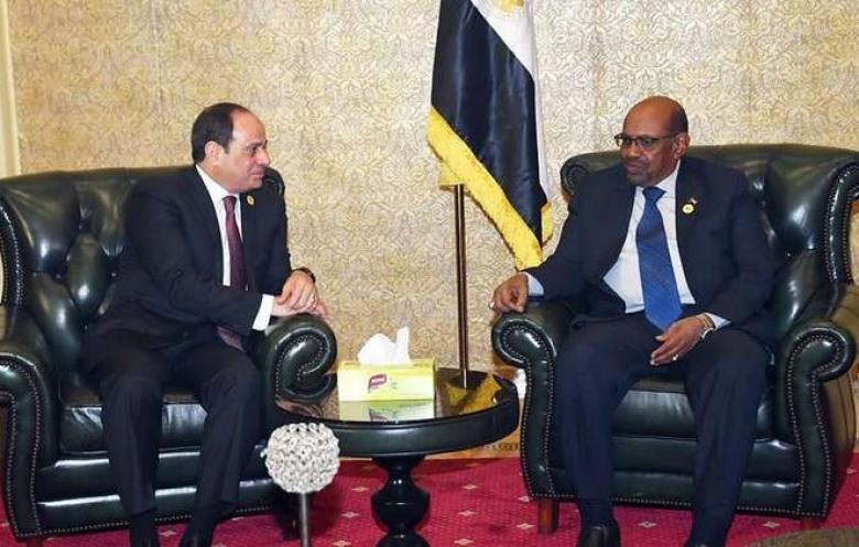 خلال لقاء قمة.. السيسي والبشير وجهاً لوجه
