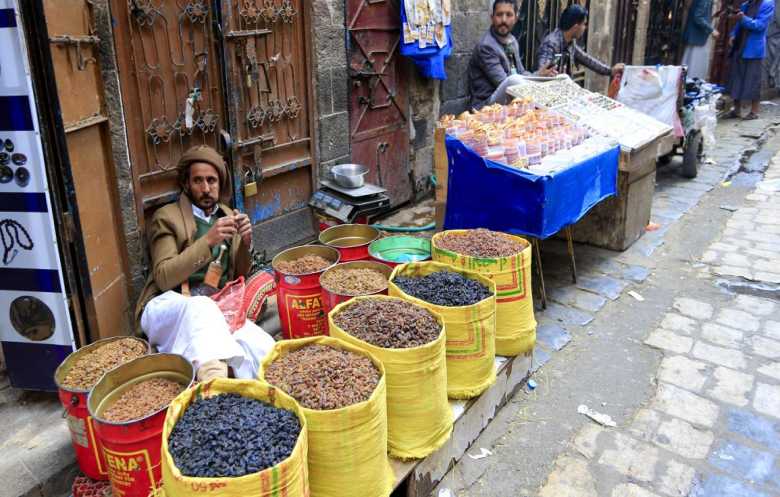 اقتصاد الرصيف ملاذ اليمنيين لمواجهة الغلاء