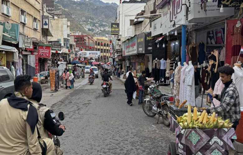 الحوثيون يلاحقون الاتصالات ويوسعون شبكات التجسس جنوب تعز