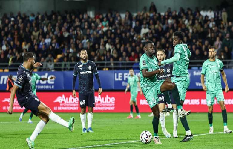 نجوم المغرب يرسمون اللوحات ويقودون إبداع العرب في أوروبا