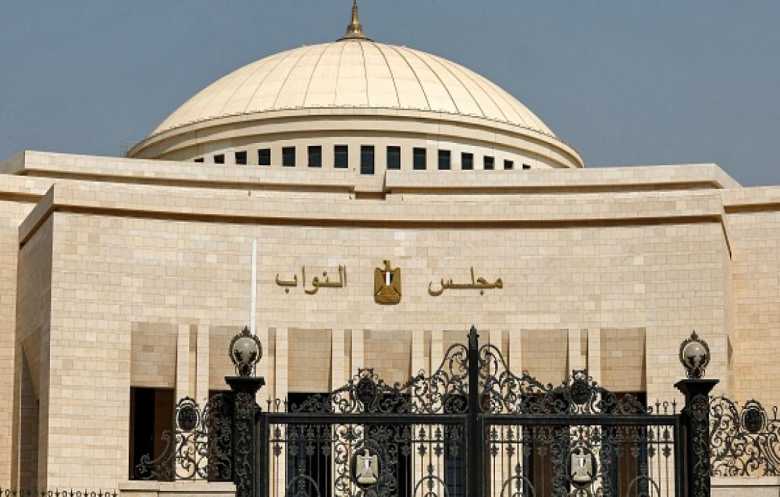 البرلمان المصري يفوض السيسي لدعم السعودية عسكرياً