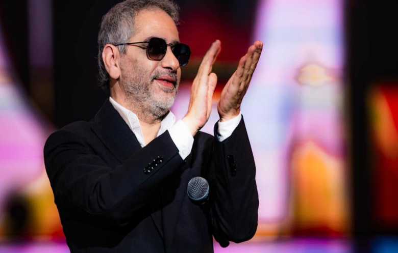 صوت فضل شاكر المفقود... غناء برهبة وقلق