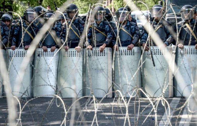 الالاف يتظاهرون في العاصمة الارمنية ضد سركيسيان