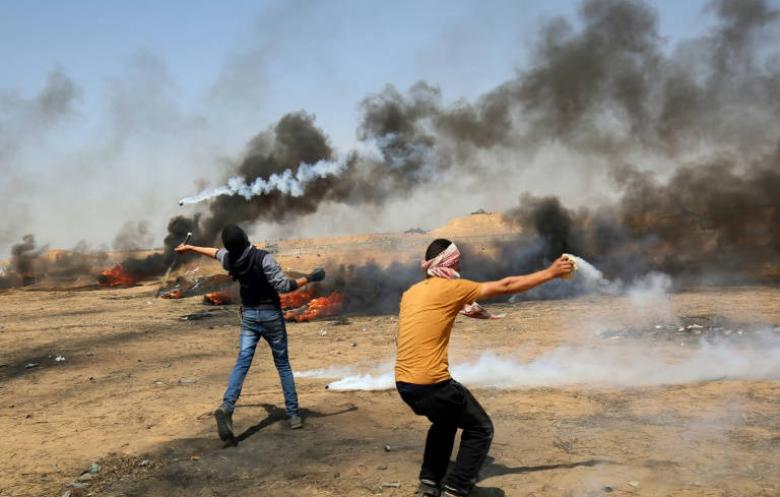 قتيل ومئات الجرحى الفلسطينيين في مواجهات مع الجنود الإسرائيليين